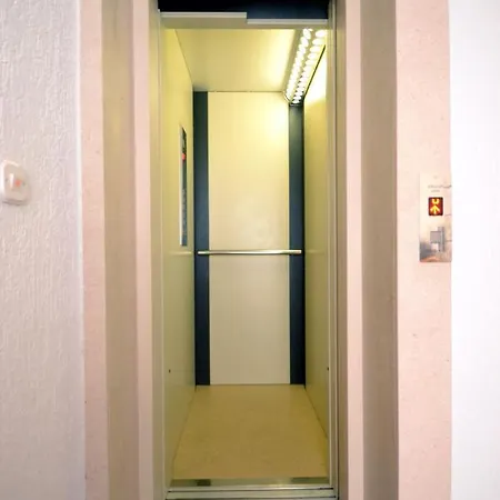 Milan 公寓 *